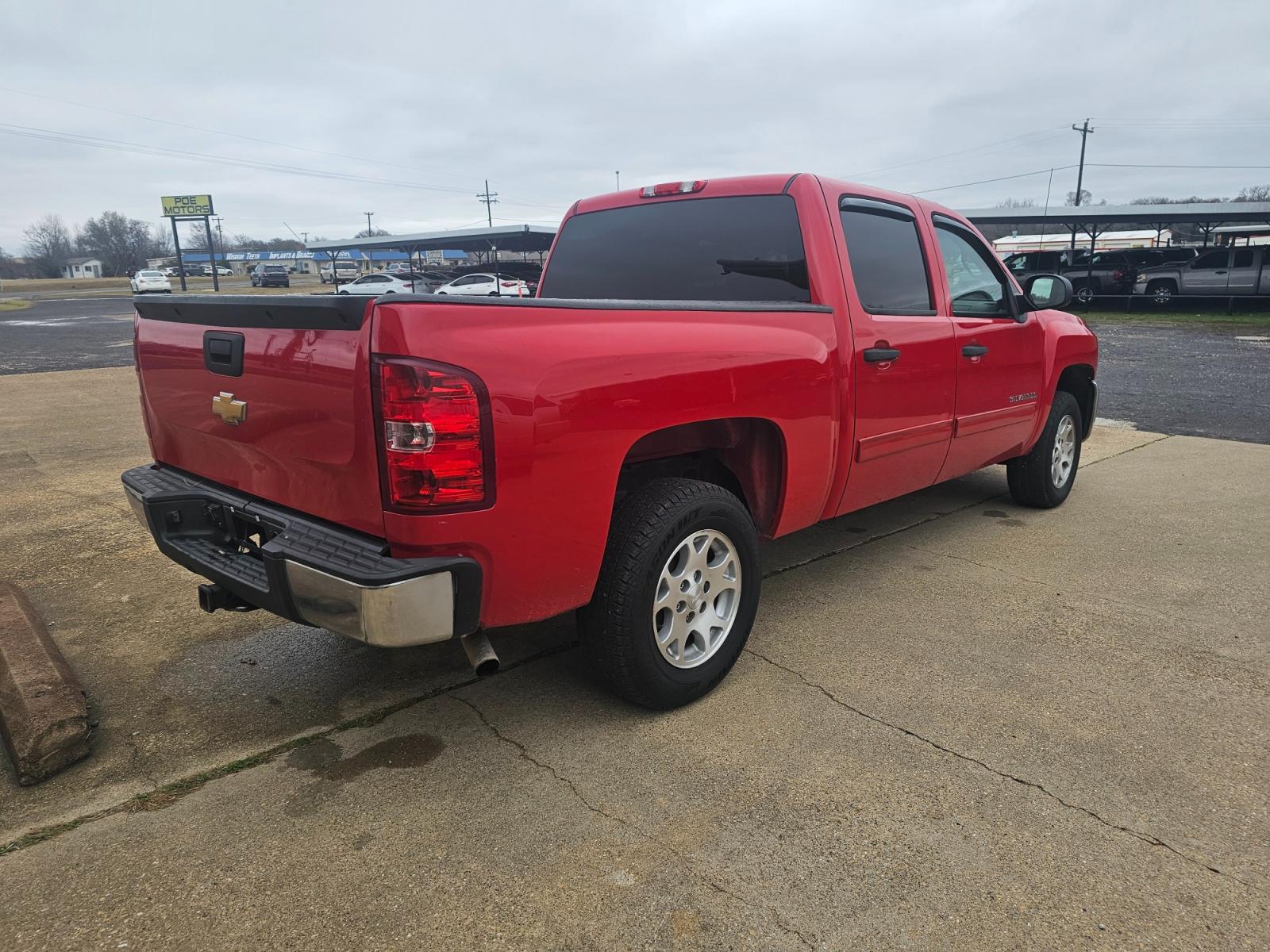 2013 RED Chevrolet Silverado 1500 LT Crew Cab 2WD (3GCPCSEA0DG) with an 4.8L V8 OHV 16V engine, 6-Speed Automatic transmission, located at 533 S Seven Points BLVD, Seven Points, TX, 75143, (430) 255-4030, 32.313999, -96.209351 - Photo #2